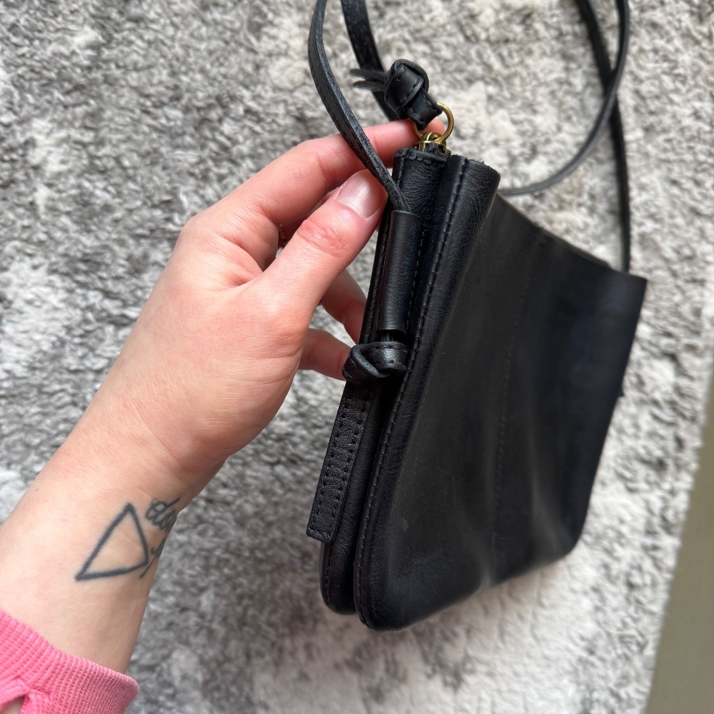 Madewell The Knotted Crossbody Bag in Black Leather - Picture 7 of 11